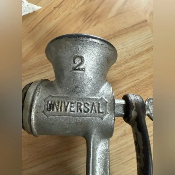 Vintage Meat Grinder Universal No. 2 Food Hand Crank Made In USA - Picture 2 of 7